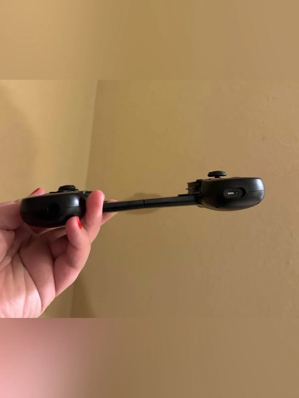 BACKBONE Expandable Mobile Gaming Controller – Black